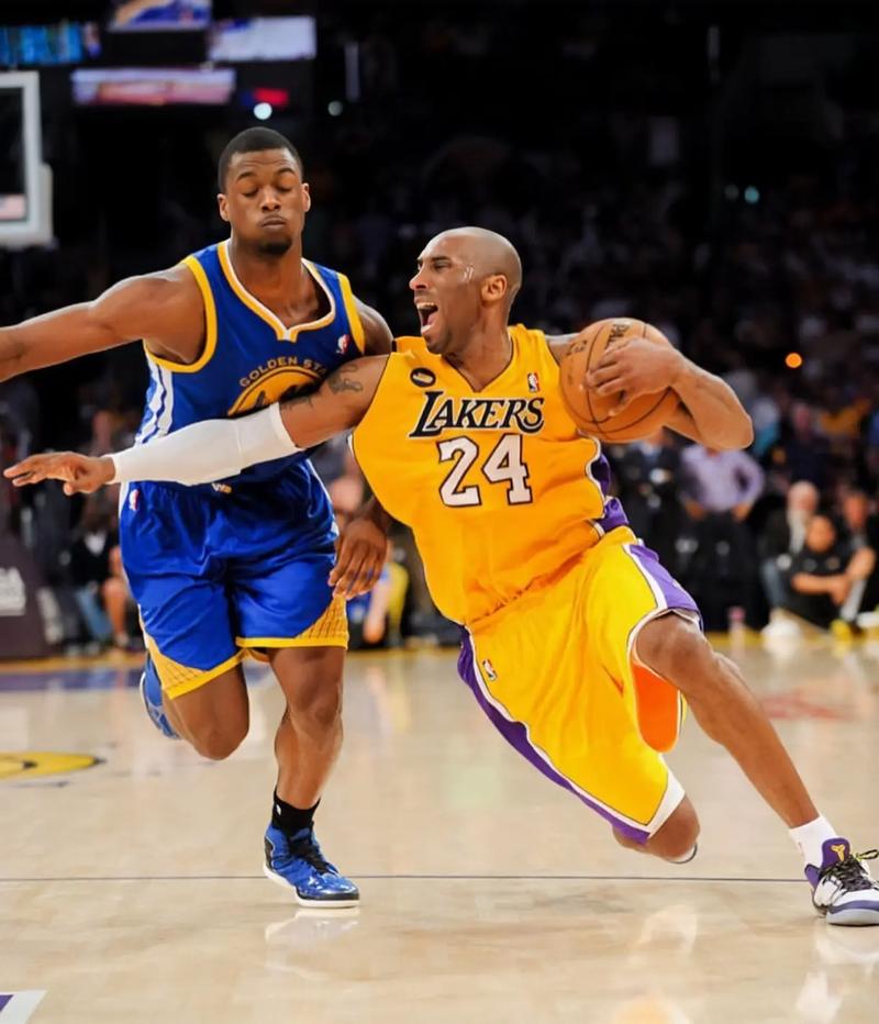 科比肘击球迷是真的吗（科比肘击球迷是真的吗还是假的）