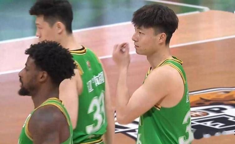 打停北京！鄢手骐连中三分球&个人三分球4中4分差上双
