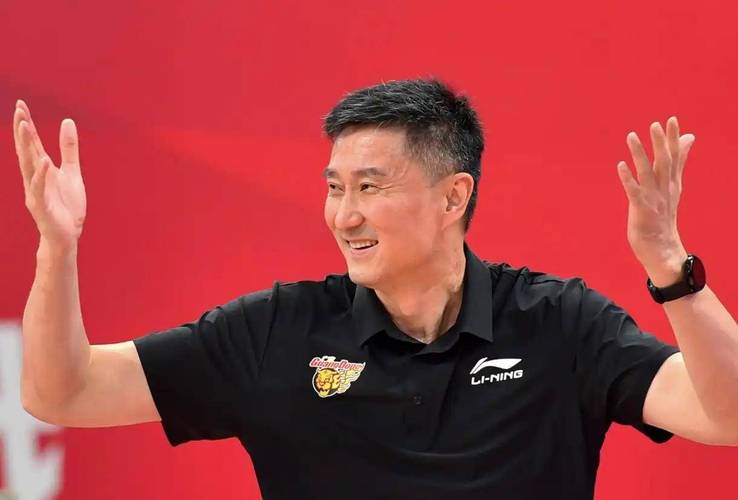 杜锋：顺德球迷很热情上半场大家没主动投入下半场打得更好一些
